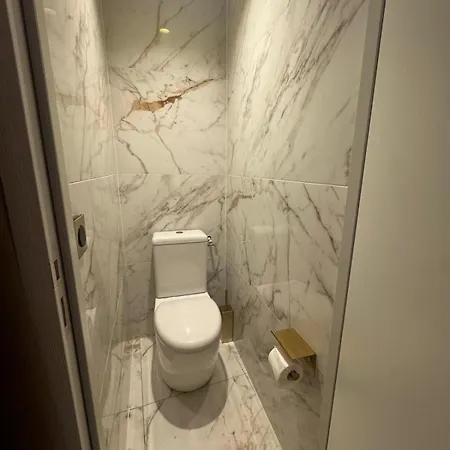 Appartement La Romaine De Nîmes, Balnéo, Hammam, Clim